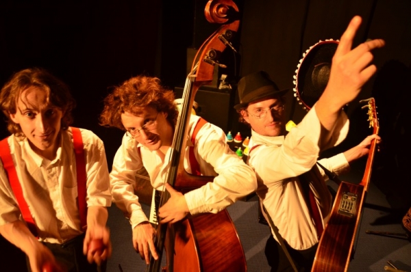 Spectacle de Noël pour les écoles: par le groupe Mr Leo et Ivekev Orchestra